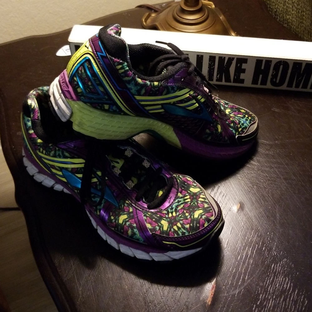 brooks sneakers
